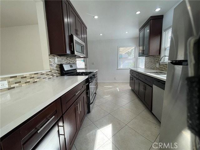 12811 Cumpston St - Photo 3 of 8