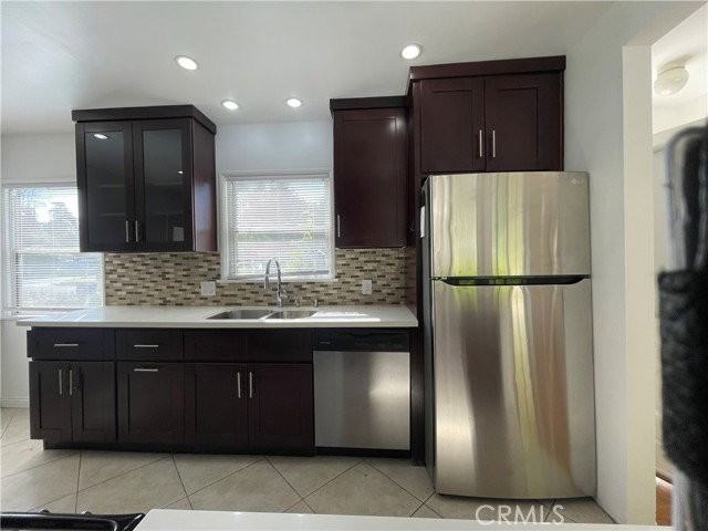 12811 Cumpston St - Photo 4 of 8