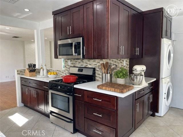 12811 Cumpston St - Photo 5 of 8