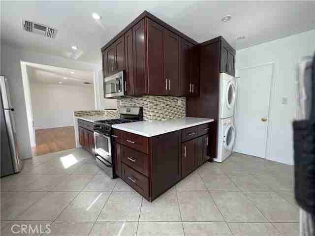 12811 Cumpston St - Photo 6 of 8