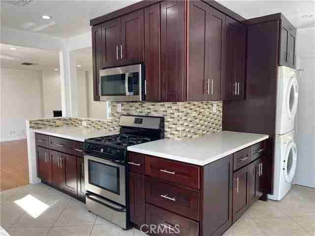 12811 Cumpston St - Photo 7 of 8