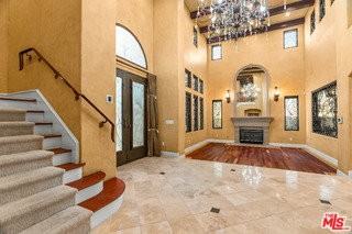 10445 Amberwood Ln - Photo 2 of 7