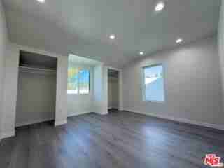 16632 Wyandotte St - Photo 5 of 8