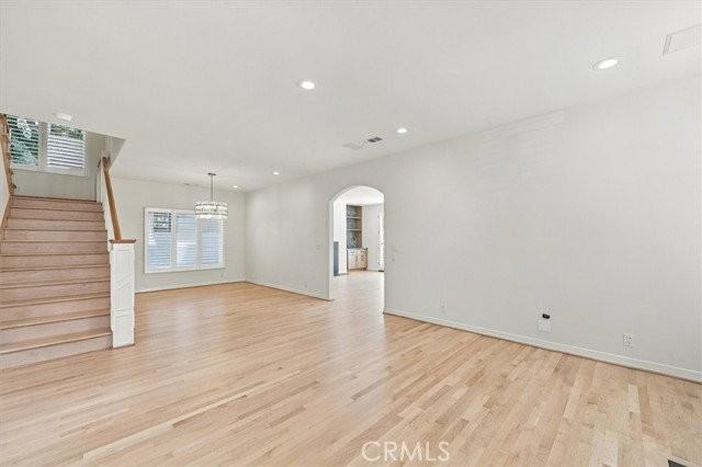 570 30th St - Photo 2 of 8
