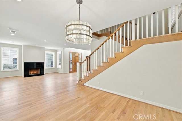 570 30th St - Photo 6 of 8