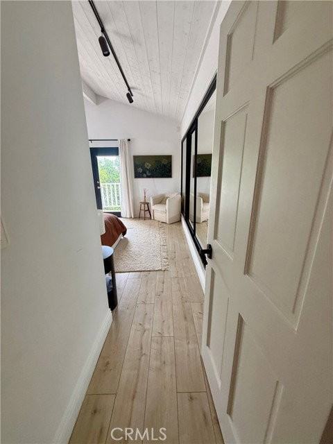 1104 Steinhart Ave - Photo 2 of 8