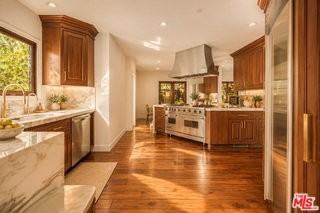 1229 N Wetherly Dr - Photo 7 of 8