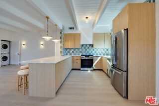 1223 Havenhurst Dr #7 - Photo 3 of 8