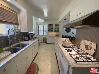 221 W 64th Pl - Photo 5 of 8