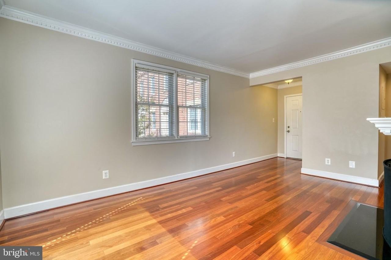 1209 N Pitt St - Photo 5 of 18