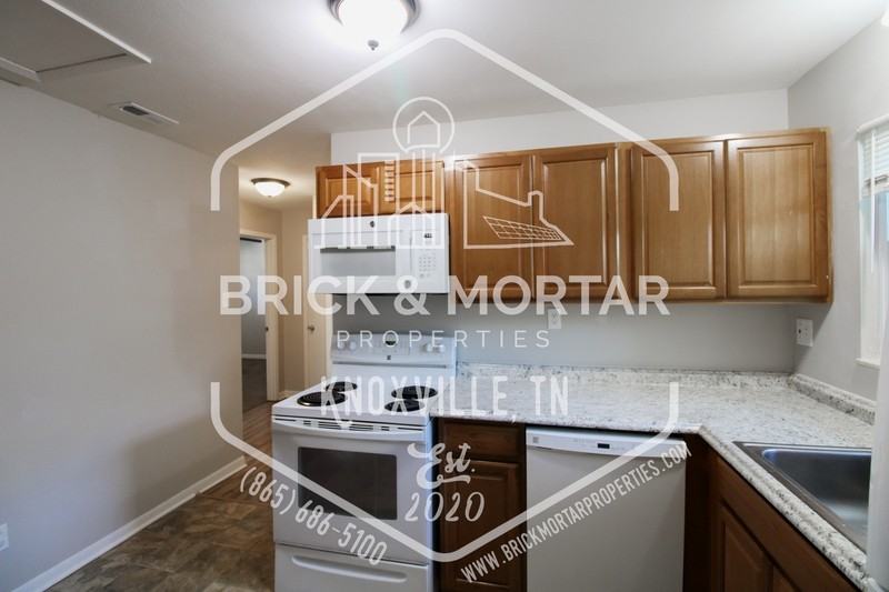 511 S Cedar St - Photo 6 of 17