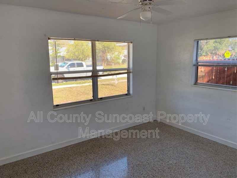 3766 39th Ave N - Photo 4 of 12