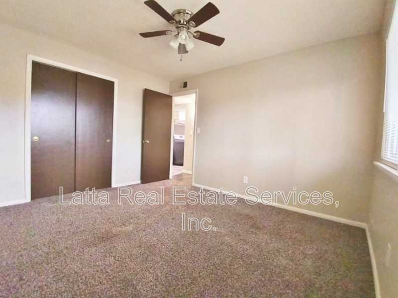 12408 E 40th St S #C - Photo 6 of 7