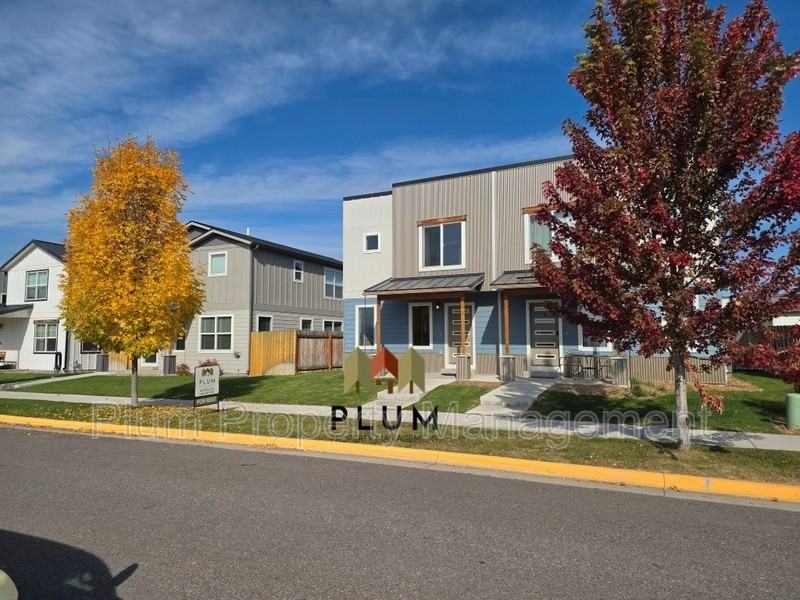 4724 Giada Dr #B - Photo 3 of 44