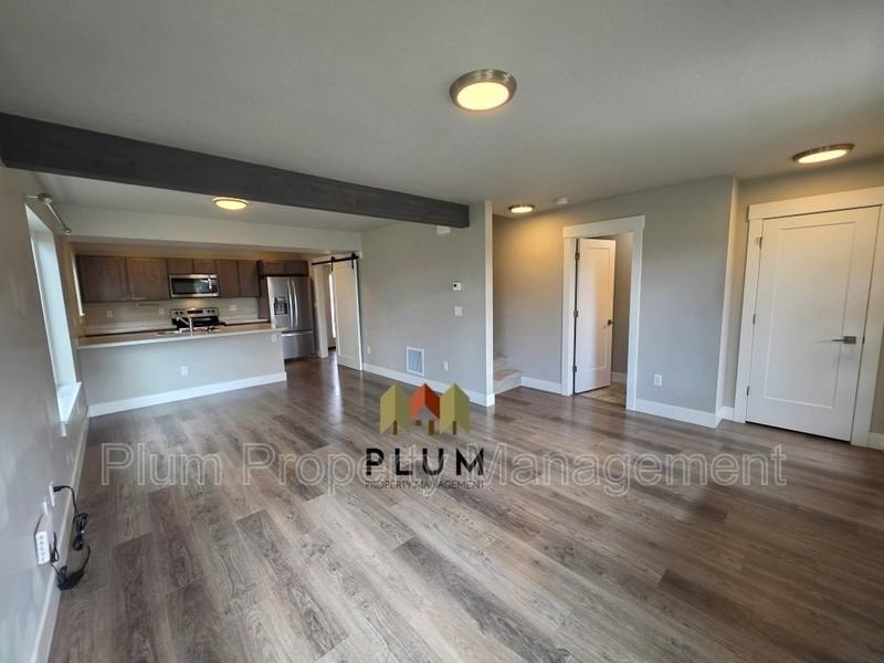 4724 Giada Dr #B - Photo 5 of 44