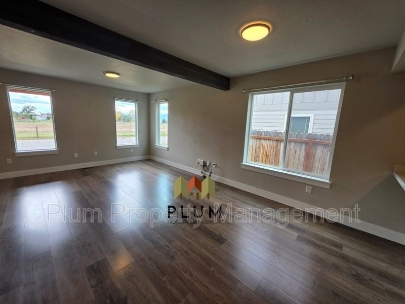 4724 Giada Dr #B - Photo 6 of 44