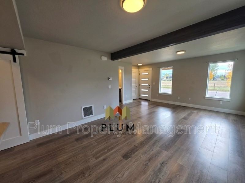 4724 Giada Dr #B - Photo 7 of 44