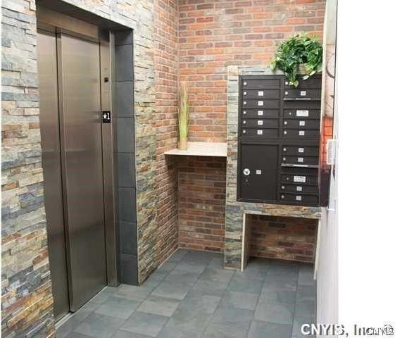 714 N Townsend St - Photo 4 of 12