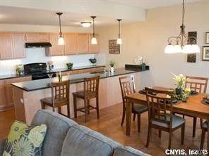 714 N Townsend St - Photo 6 of 12
