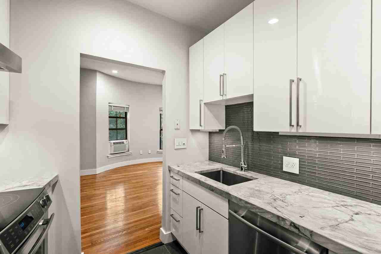 219 W Springfield St - Photo 2 of 19
