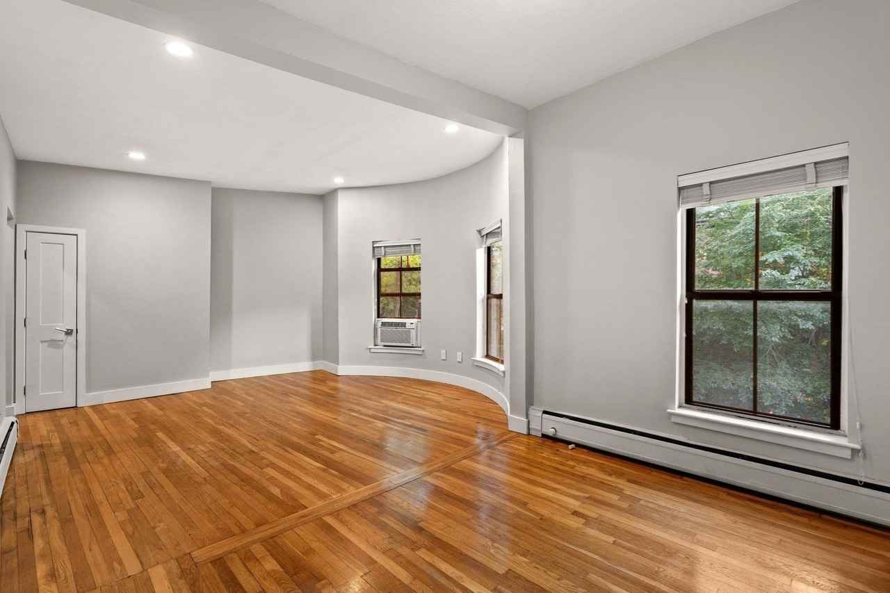 219 W Springfield St - Photo 4 of 19