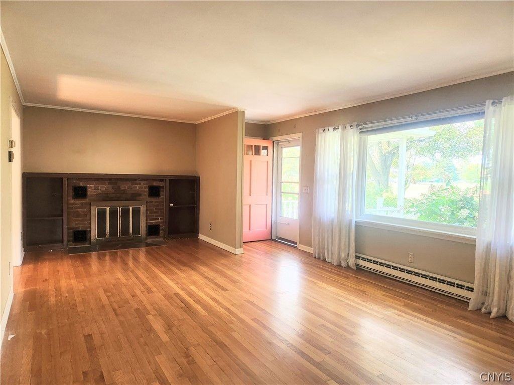 18 E Austin St - Photo 3 of 9