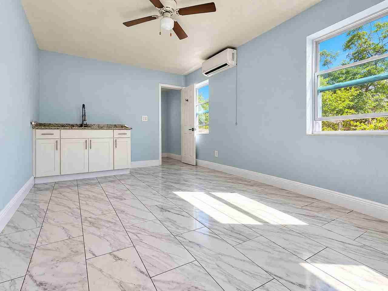 632 W 5th St - Photo 4 of 5