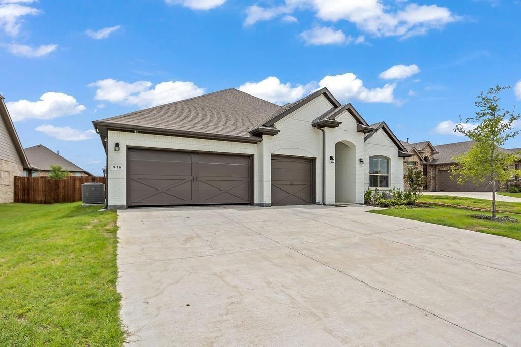 918 Bailey Ln - Photo 4 of 38