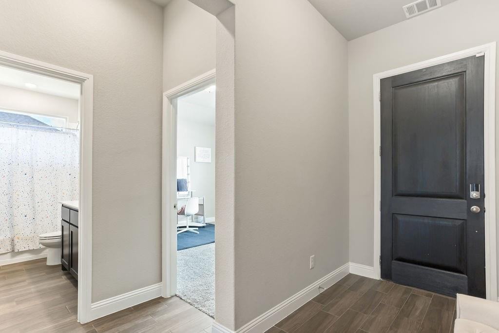 918 Bailey Ln - Photo 6 of 38