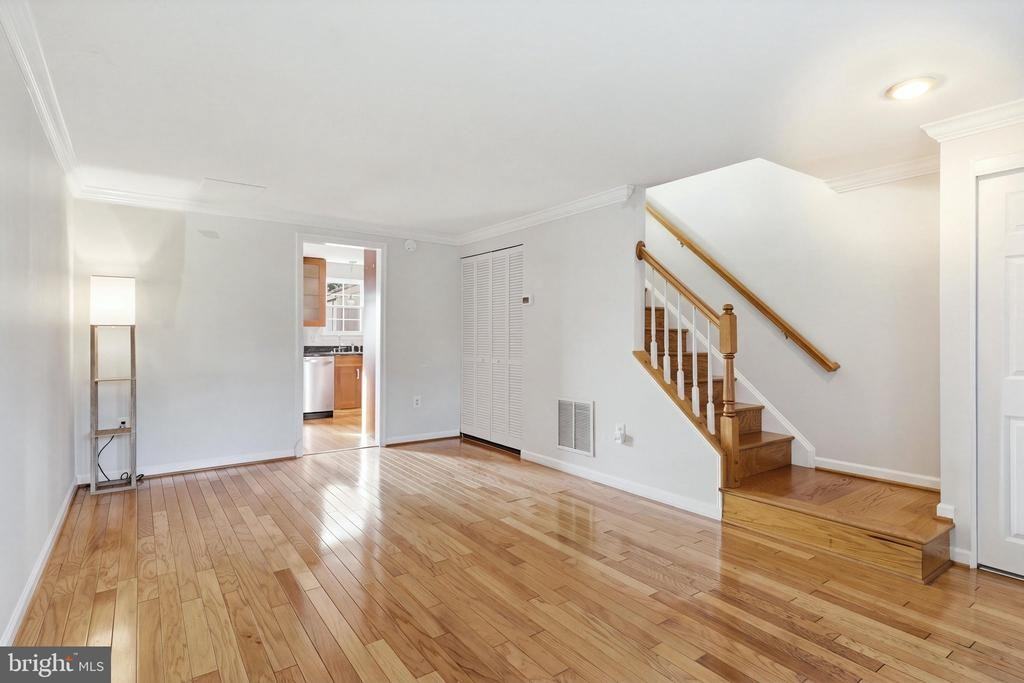 48 Dulany Ct - Photo 4 of 29