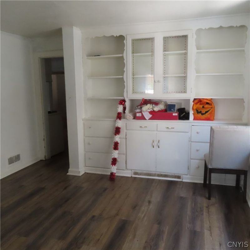 735 N Alvord St - Photo 3 of 10