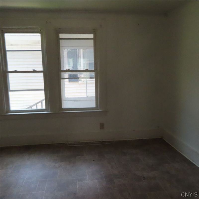 735 N Alvord St - Photo 4 of 10
