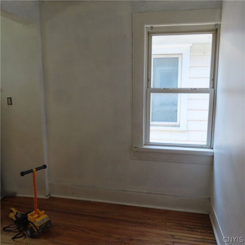 735 N Alvord St - Photo 6 of 10