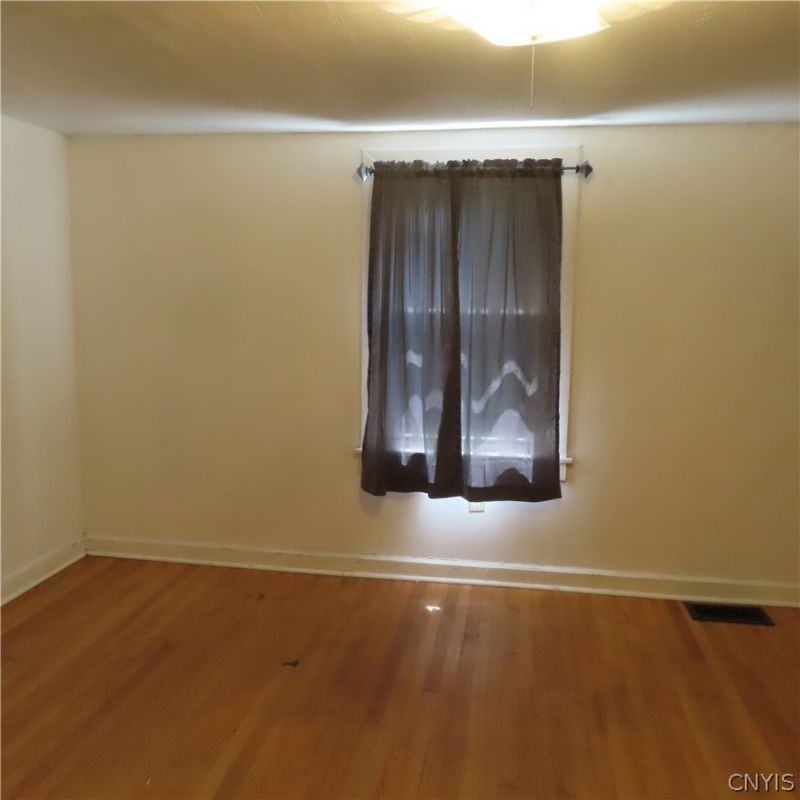 735 N Alvord St - Photo 7 of 10