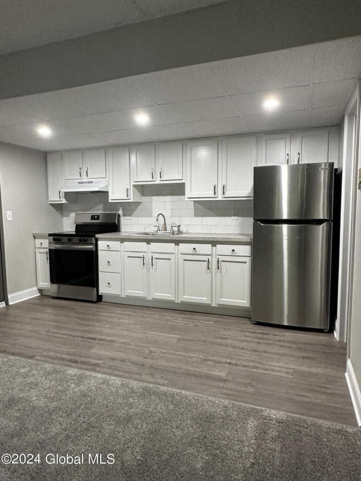 205 S Allen St - Photo 6 of 15