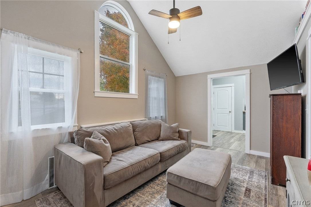 368 Mitchell St - Photo 5 of 20