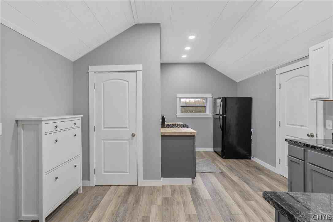 368 Mitchell St - Photo 6 of 20