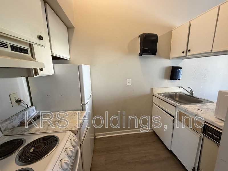 223 Pacific Dr - Photo 4 of 8