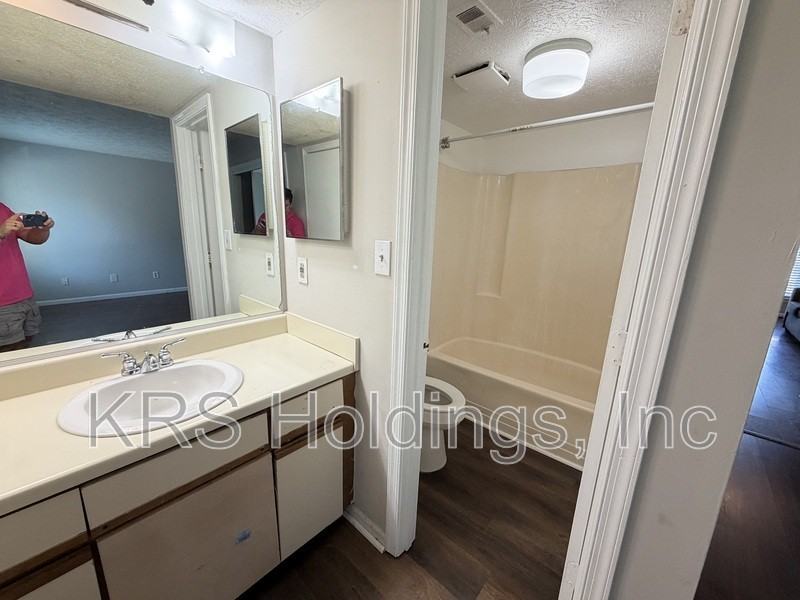 223 Pacific Dr - Photo 6 of 8