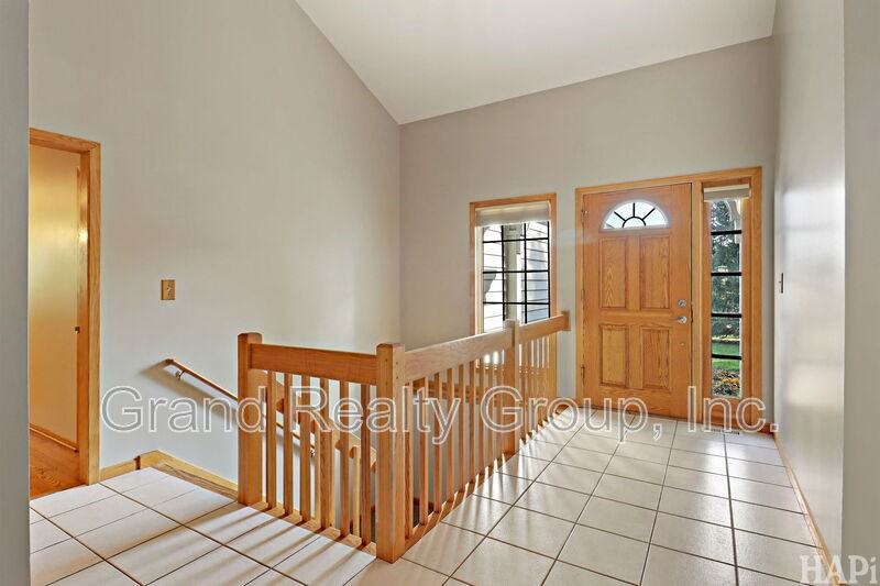 128 Juniper Ct - Photo 3 of 24