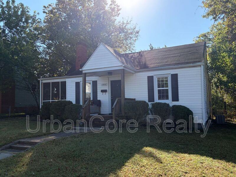 1909 Farrand St - Photo 5 of 39