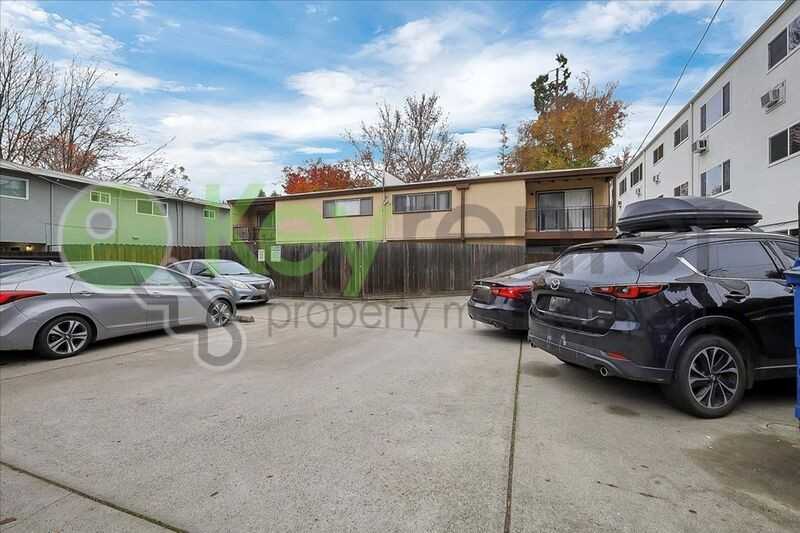 2515 H St #3 - Photo 4 of 22