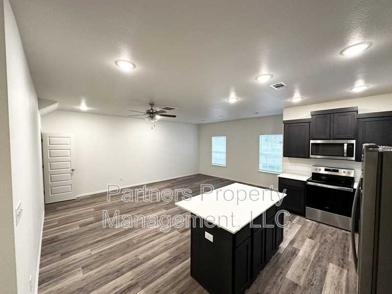 4257 W Santa Fe St - Photo 2 of 19