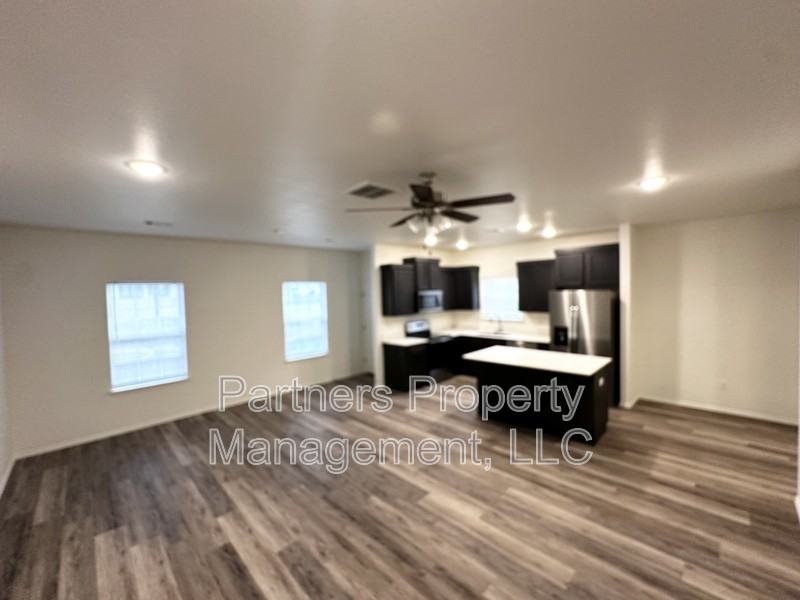 4257 W Santa Fe St - Photo 4 of 19