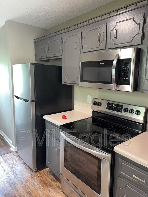 971 Van Buren Ave - Photo 5 of 16
