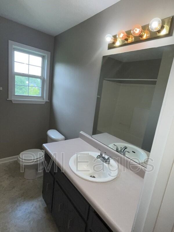 971 Van Buren Ave - Photo 7 of 16