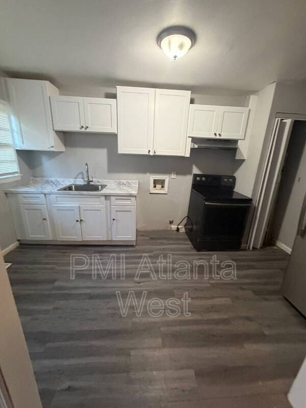 312 Martha St - Photo 3 of 13