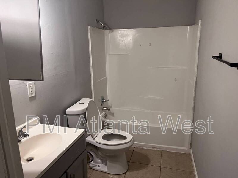 312 Martha St - Photo 6 of 13