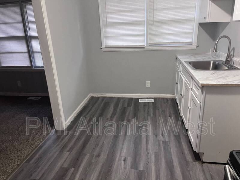 312 Martha St - Photo 7 of 13