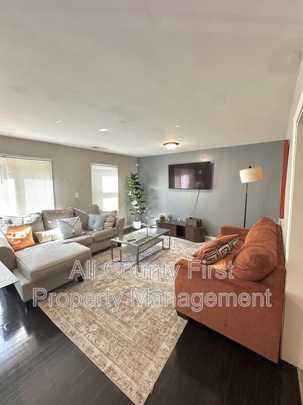 1384 Peachcrest Rd - Photo 2 of 16